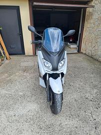 YAMAHA X-MAX 250