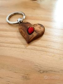 Portachiavi cuore in legno di ulivo ❤️