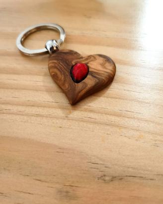 Portachiavi cuore in legno di ulivo ❤️