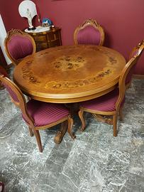 tavolo e cinque sedie