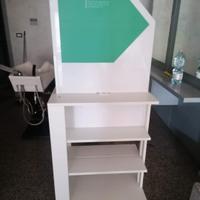 Mobiletto bianco con ruote