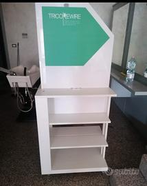 Mobiletto bianco con ruote