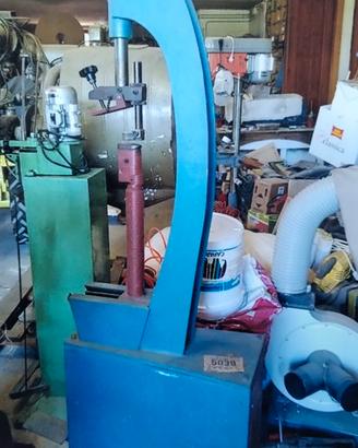 macchina da calzolaio per fissare i tacchi