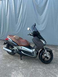 Yamaha X-Max 250