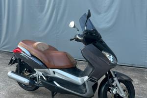 Yamaha X-Max 250