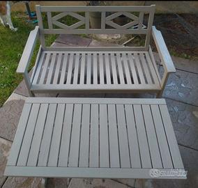 Divano da giardino e tavolino