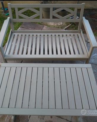 Divano da giardino e tavolino