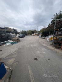 Piazzale esterno recintato per deposito materiali