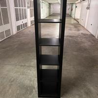 scaffale nero in legno