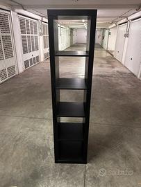 scaffale nero in legno