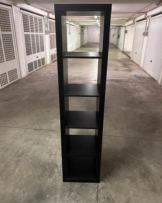 scaffale nero in legno