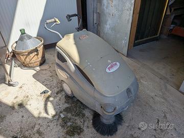 Spazzatrice scopa elettrica con aspirapolvere