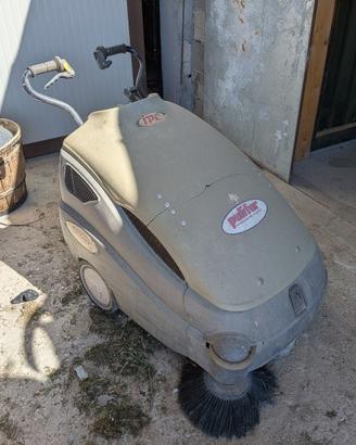 Spazzatrice scopa elettrica con aspirapolvere