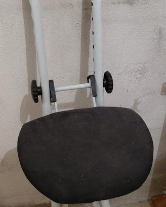 Sgabello da stiro regolabile e pieghevole WENKO