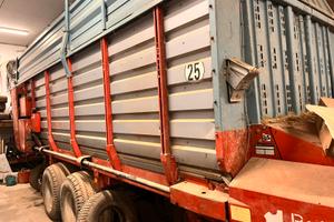 Caricafieno -autocaricante-rimorchio MENGELE