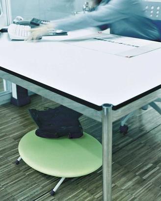 POGGIAPIEDI REGOLABILE DI DESIGN PER SMART WORKING