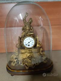 Antico orologio a campana