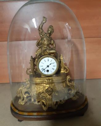 Antico orologio a campana