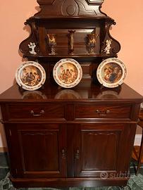 Credenza con piattaia