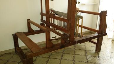 Antico telaio per tessitura