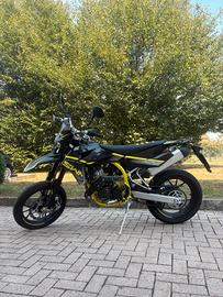 SWM SM125R MOTARD -4000KM-COME NUOVA!!