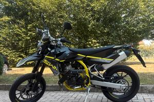 SWM SM125R MOTARD -4000KM-COME NUOVA!!