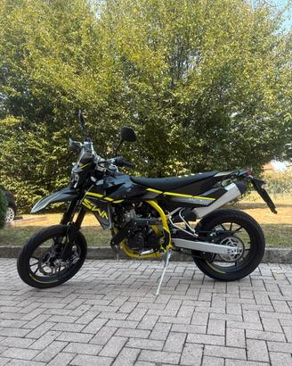 SWM SM125R MOTARD -4000KM-COME NUOVA!!