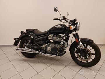 Royal Enfield Super Meteor 650 Astral Black 2025