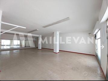 Ampio e luminoso locale commerciale