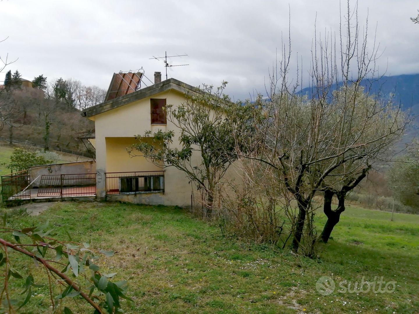Casa all'interno di un uliveto - Vista 2