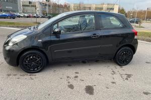 Toyota Yaris 1.0 3 porte Now* Neo patentati *