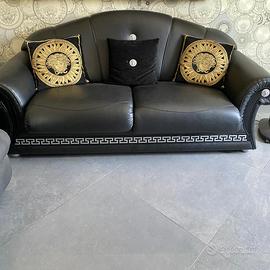 Divano nero elegante stile Versace nero e argento