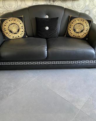 Divano nero elegante stile Versace nero e argento