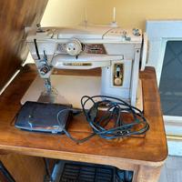 Macchina per cucire con motorino