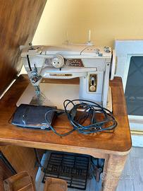 Macchina per cucire con motorino