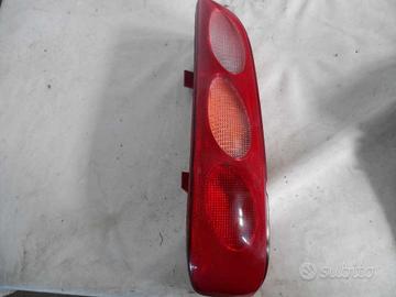 FANALE POSTERIORE DX A LED INTEGRATO NEL PORTELLON