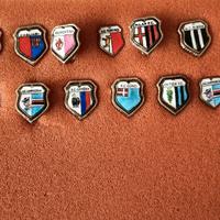 Lotto distintivi lavorazione particolare ceramica