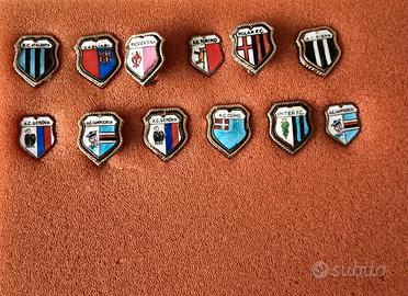 Lotto distintivi lavorazione particolare ceramica