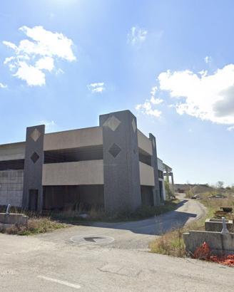 Ufficio al grezzo su due livelli di 376mq