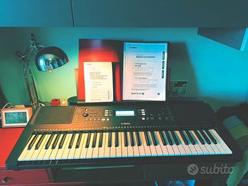 Tastiera arranger Yamaha PSR-E373 con accessori