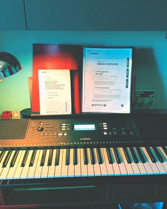 Tastiera arranger Yamaha PSR-E373 con accessori