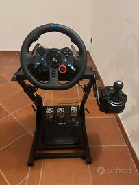 Volante Logitech con pedaliera, cambio e supporto