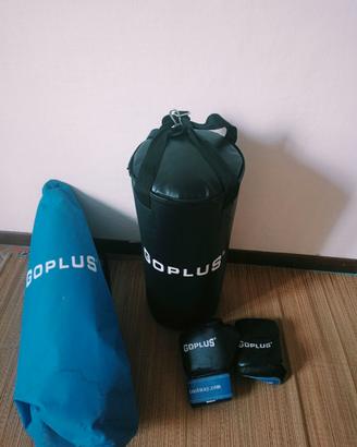 Sacco da boxe e guantoni