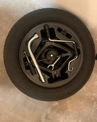 Pneumatico Pirelli + kit emergenza