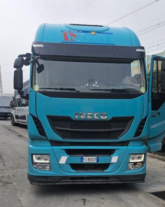 Trattore stradale iveco stralis 560