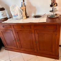 Armadio  sedie tavolo como' mobili  sala