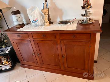 Armadio  sedie tavolo como' mobili  sala