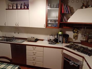 Cucina completa di elettrodomestici