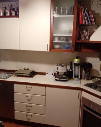 Cucina completa di elettrodomestici