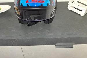 Casco nuovo indossato una volta